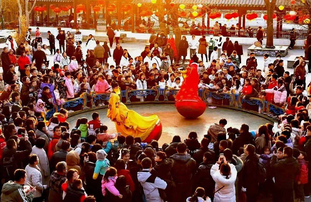 春节假期,临清宛园景区人气爆棚,游客入园总量突破40万人,再创历史新