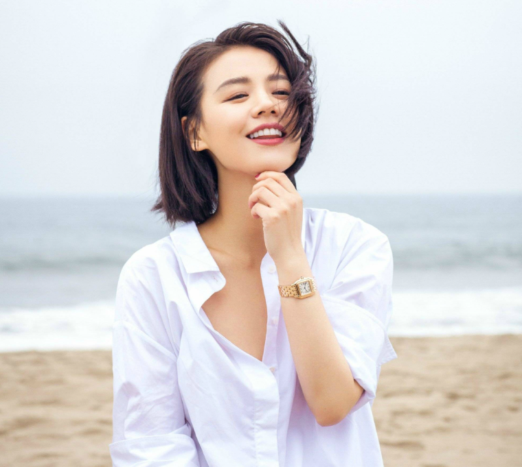 马思纯,老是有人说她靠关系,毕竟,她有个大导演小姨,还有个经纪人老妈