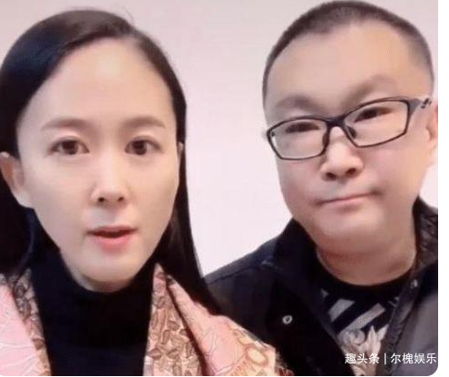 尹相杰携小16岁老婆外出聚餐,细心照顾给老婆夹菜,大秀恩爱_男子_郭永