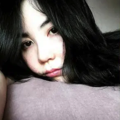 54岁王菲被爱滋润成少女!