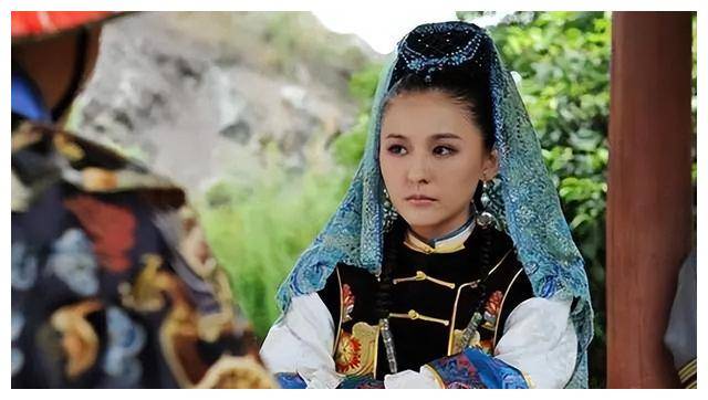 而宁嫔利用安陵容秘制的迷情香,最终让胖橘走上了不归之路.