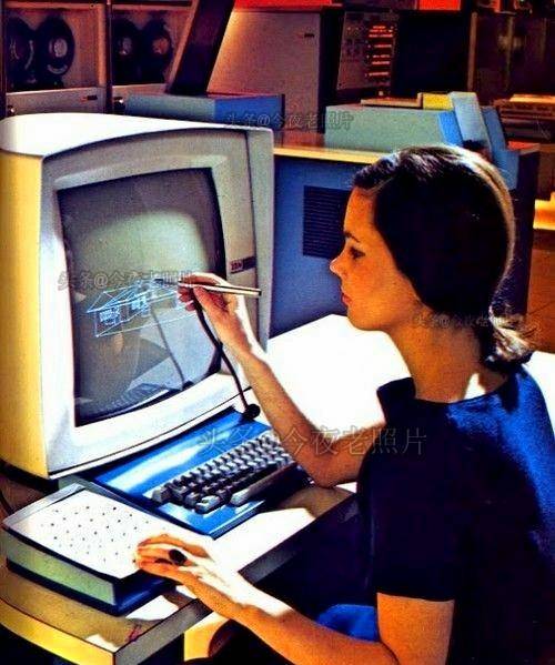 老照片:美军拿马桶当炸弹,穷人用钞票点烟,量韩国白领的短裙_德军