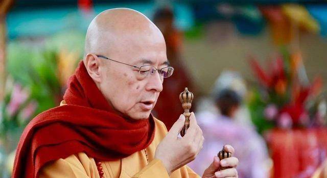 海涛法师坚持出家,为了信仰丢下妻子与老母,这样做真的值得吗?