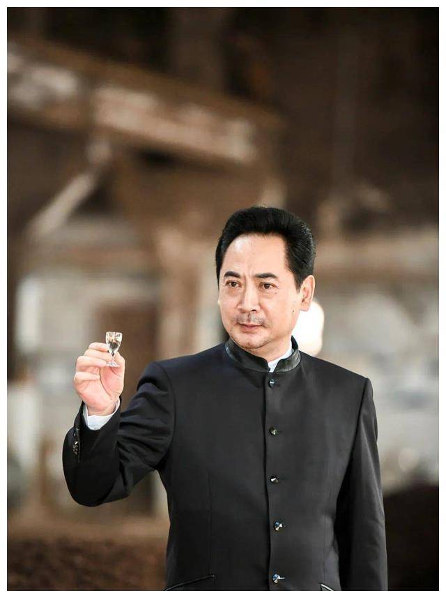 演员刘劲娶初恋为妻,生女却不爱言语,家庭生活引人瞩目_周总理_事业_妻子