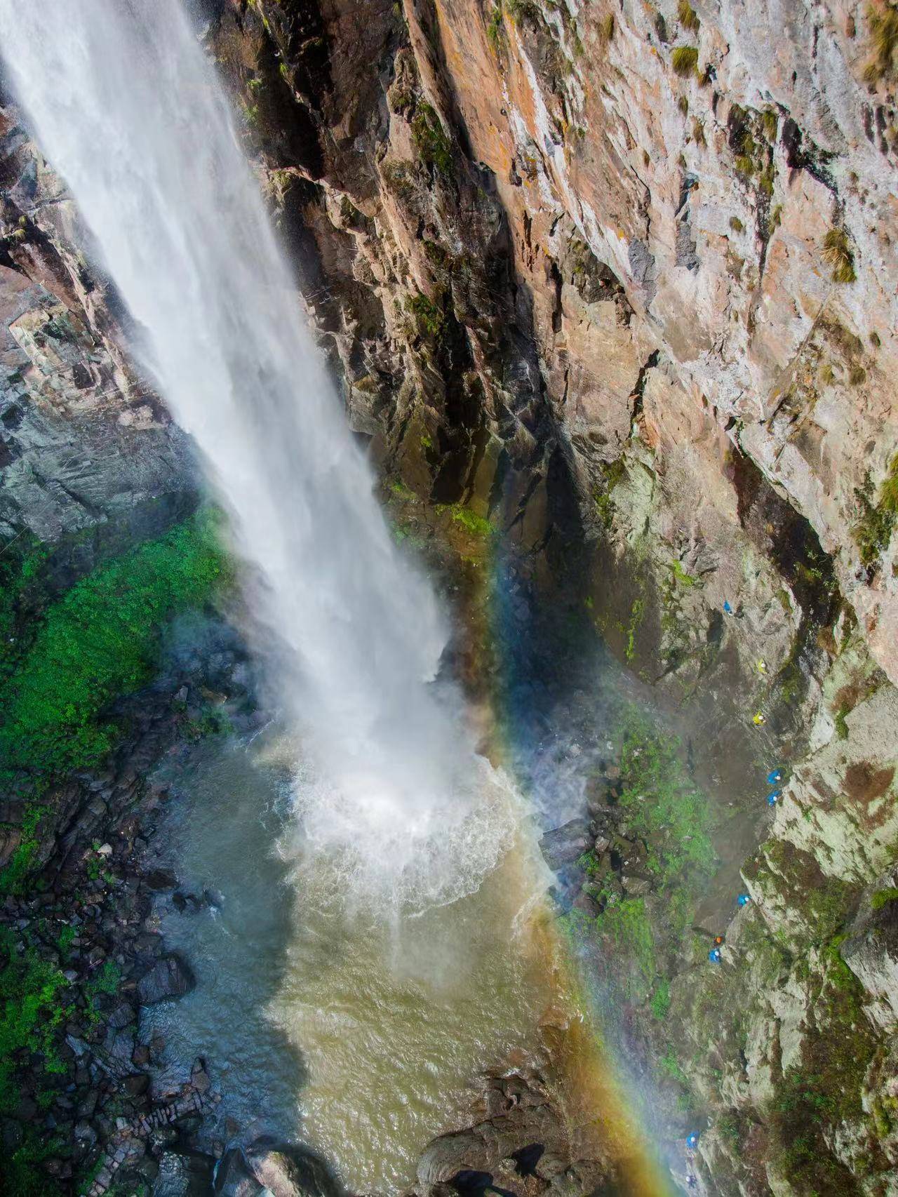 横穿瀑布的飞拉达攀岩,宁波这个地方又火了_线路_体力_建议