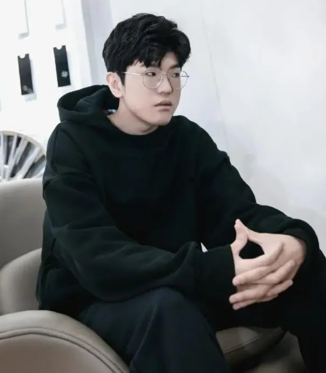 edg英雄联盟选手jiejie紧急送医,暂别赛场_jiejie_战队_康复