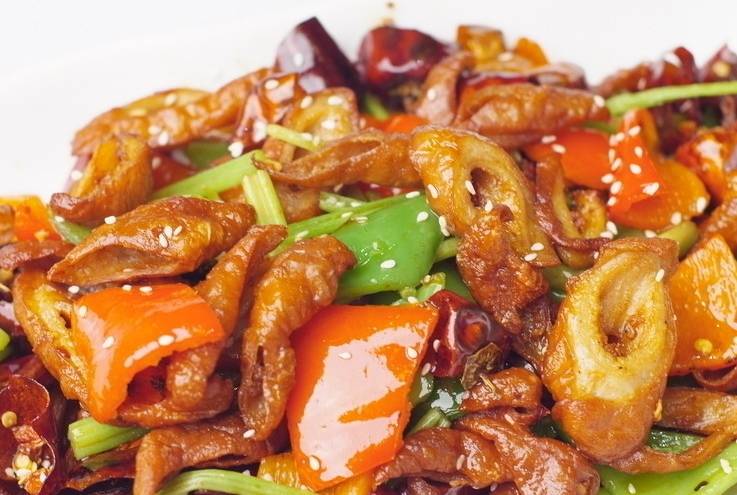 食为民天—干煸肥肠材料:肥肠350g,蒜苗3棵,干辣椒适量,花椒适量,姜1