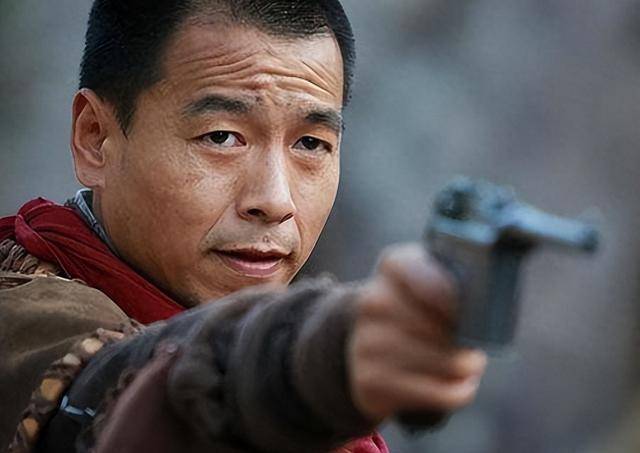 著名演员王挺:38岁替父还清千万债务,"硬汉"的他如今怎样?