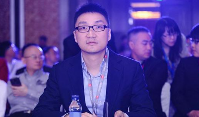 拼多多创始人黄峥:退出中国首富之争,无偿捐1000亿跑去当科学家_创业