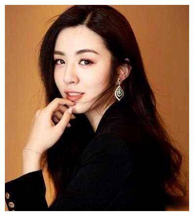 最"豪放"的女演员:胡歌口中亲到吐,再对张嘉益狂亲!_王晓晨_表演_成功