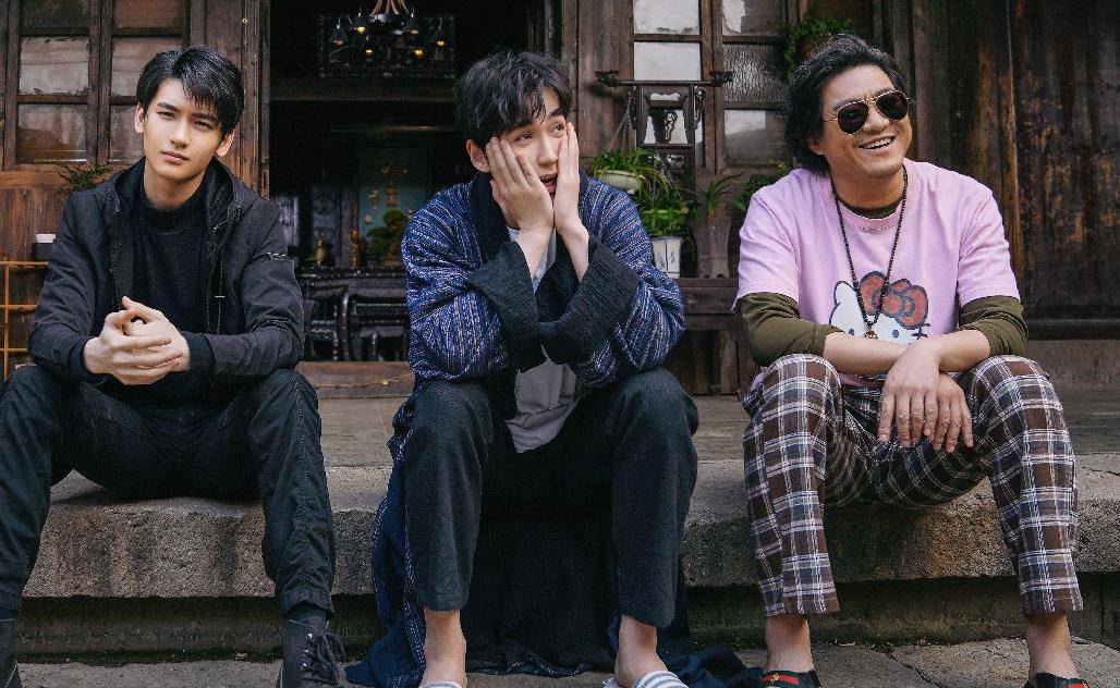 被抹黑后,朱一龙凭精分式演技赢得目光,小笼包点评略显束手无措_吴邪