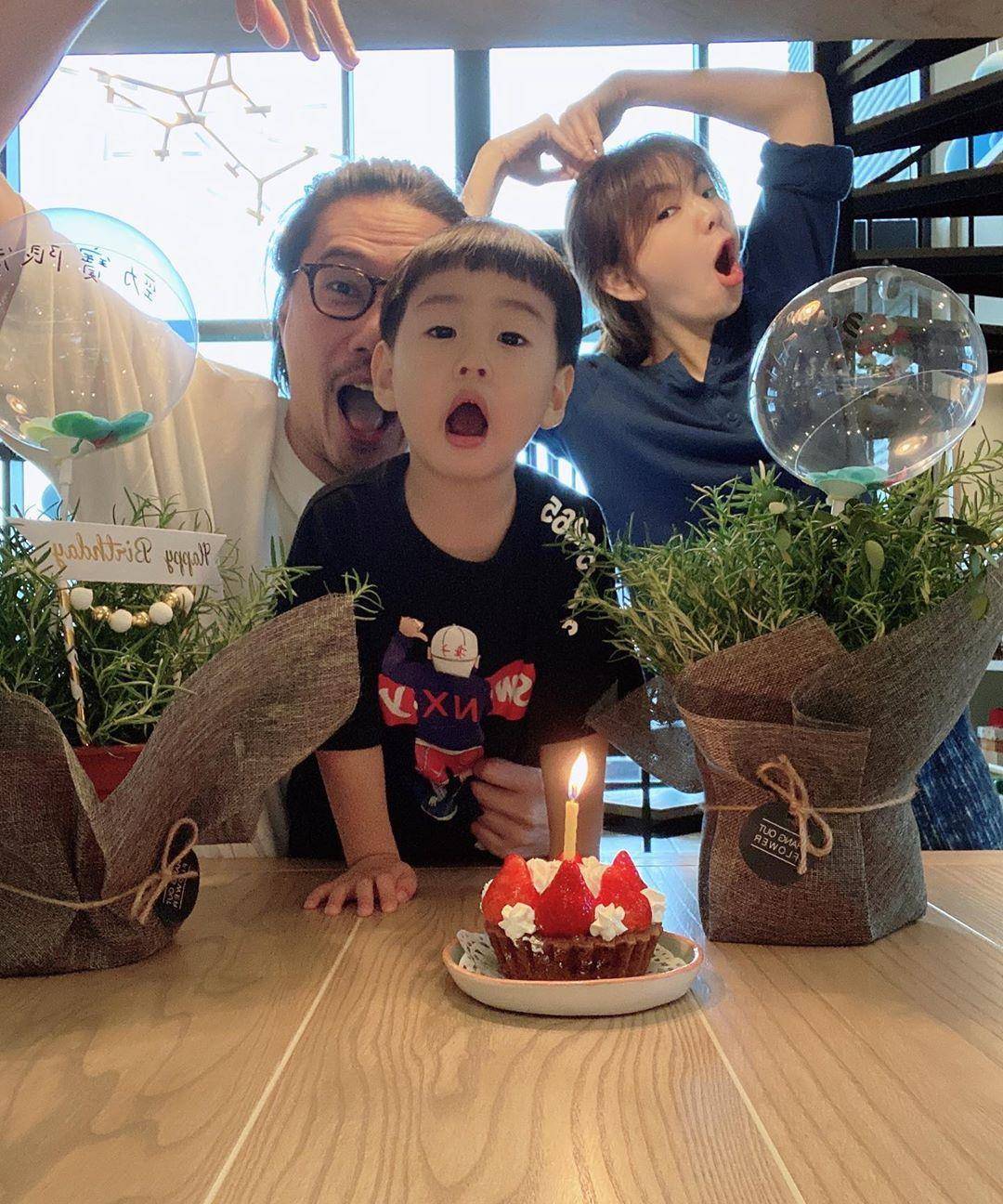 ella发长文为劲宝庆生,分享独特育儿经验,劲宝与爸爸如复制粘贴_孩子