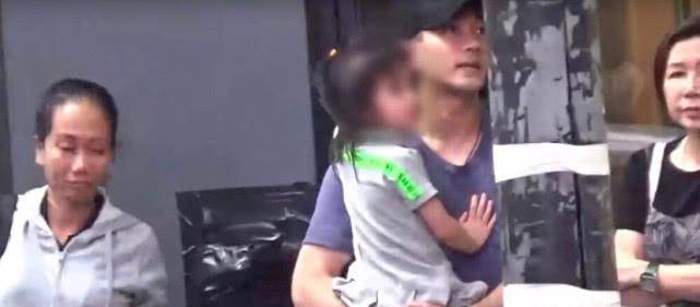 刘丹婚后与老婆李馥莹仅育有一子刘恺威.