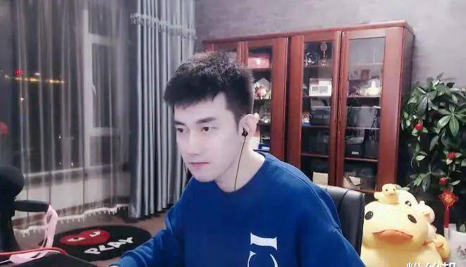 阿哲自爆没多少存款,名下房产都交母亲打理,能接受自己榜单降低_收入