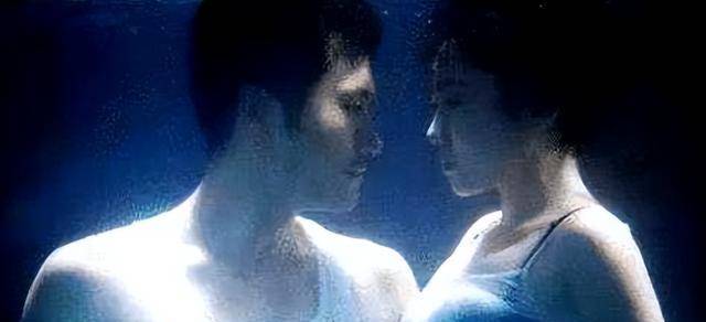 48岁闫妮"水下大片"被曝光,堪称"一丝不露",不愧是你_颜妮_艺术_魅力