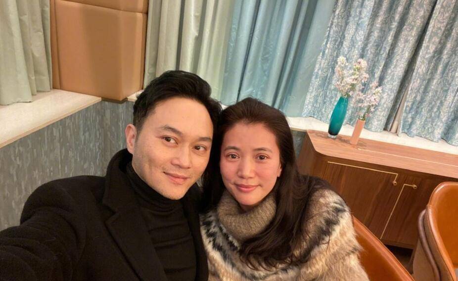 袁咏仪为李敏镐新剧打call,被问还没爬墙,她回应六字太长情_张智霖
