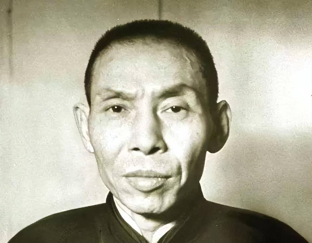 破败不堪,朝向上海,墓碑上方的八个字令人深思_蒋介石_李开明_灵柩