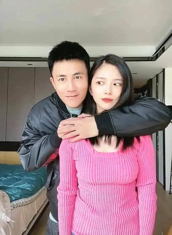 35岁财富自由王灿再嫁,与杜淳幸福二婚,一家三口共建新生活_爱情_人生