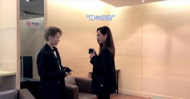 郑希怡刘雨昕终于见面,霸气姐姐追起星来也紧张,准备小礼物超用心