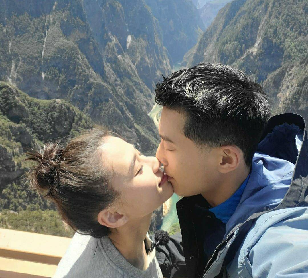 何超莲跟窦骁漂亮约定只吃西兰花,最后做成了芝士焗菜,该说不说,卖相