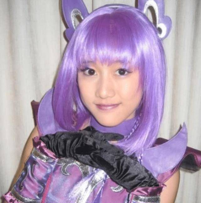 还记得当时的黑魔仙严莉莉吗?