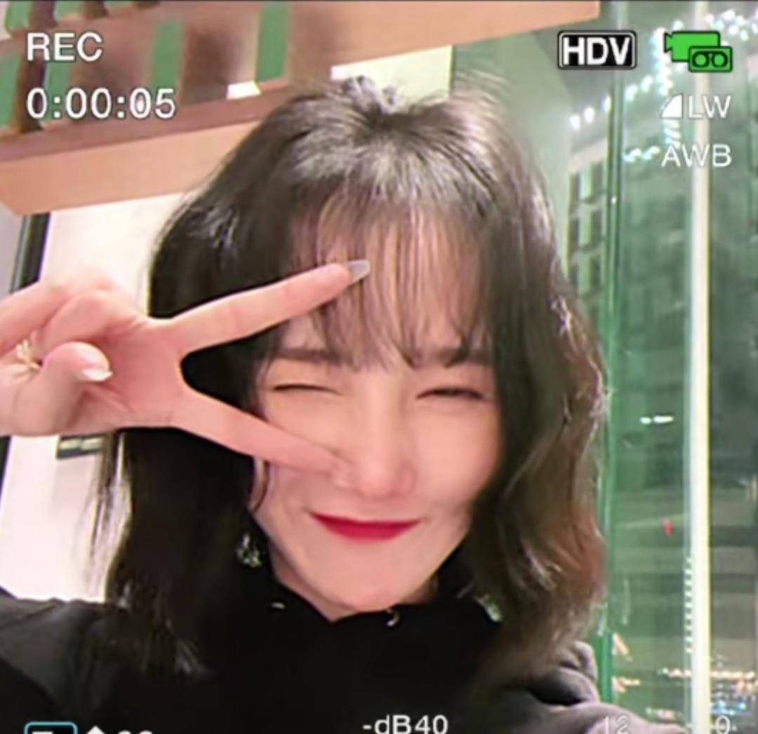 陈小纭晒三人吃火锅视频,好吃到冒汗脱妆_电视剧_曾一萱_因为