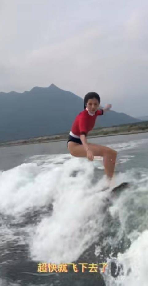 吴千语清晨开工撞见粉红色云彩,难掩好心情:刚好最喜欢的颜色都出现了