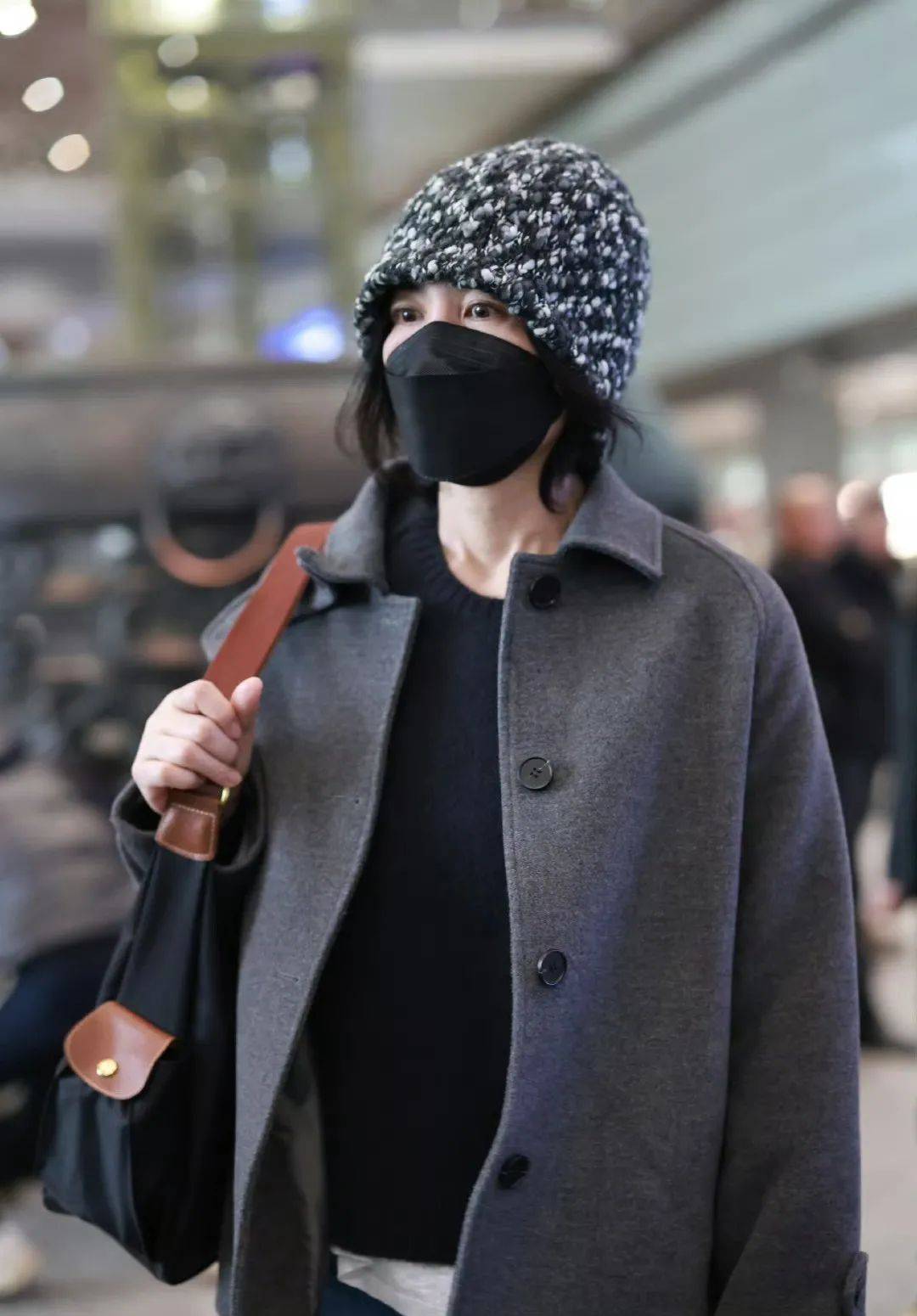 对搭配友好的配色,都秉承了珑骧一贯的低调实用,和王菲的"碰撞"可以说