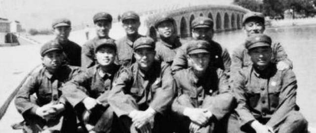 县里寻找退伍兵,九旬老人被嘲笑,他掏出三枚特等功