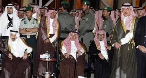 法赫德与苏尔坦去世后剩下的五人,从右至左依次年龄递减苏德里七兄弟