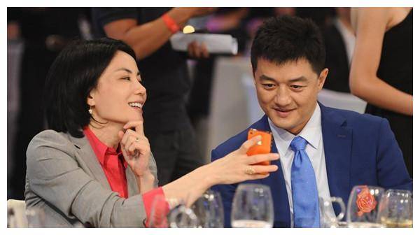 李亚鹏直播落泪 4000万仍未还完,打赏李厚霖引热议._投资_生活_明星