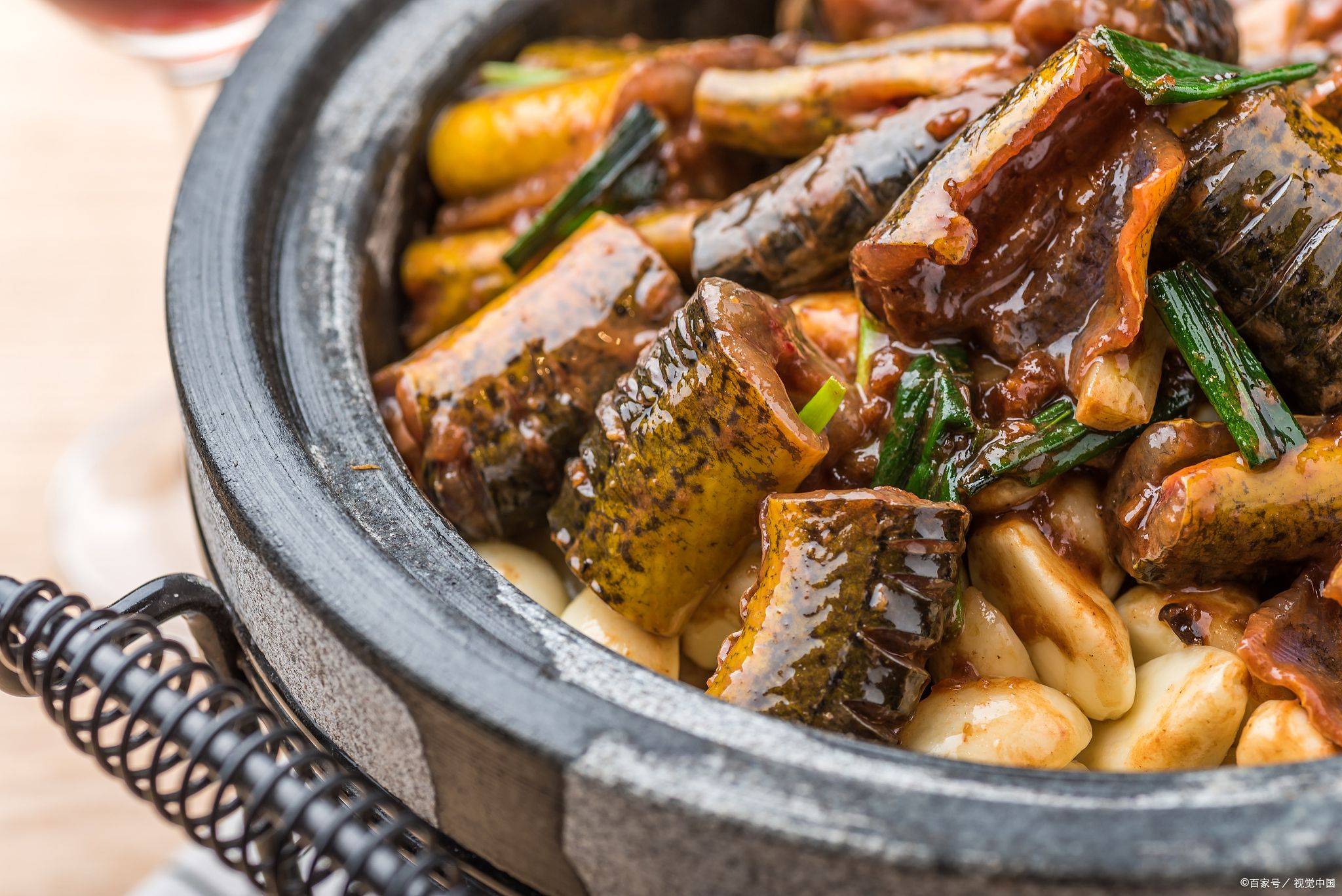 张红甫教你做丝滑鲜美:清蒸黄鳝的精妙之道_步骤_技巧_表面