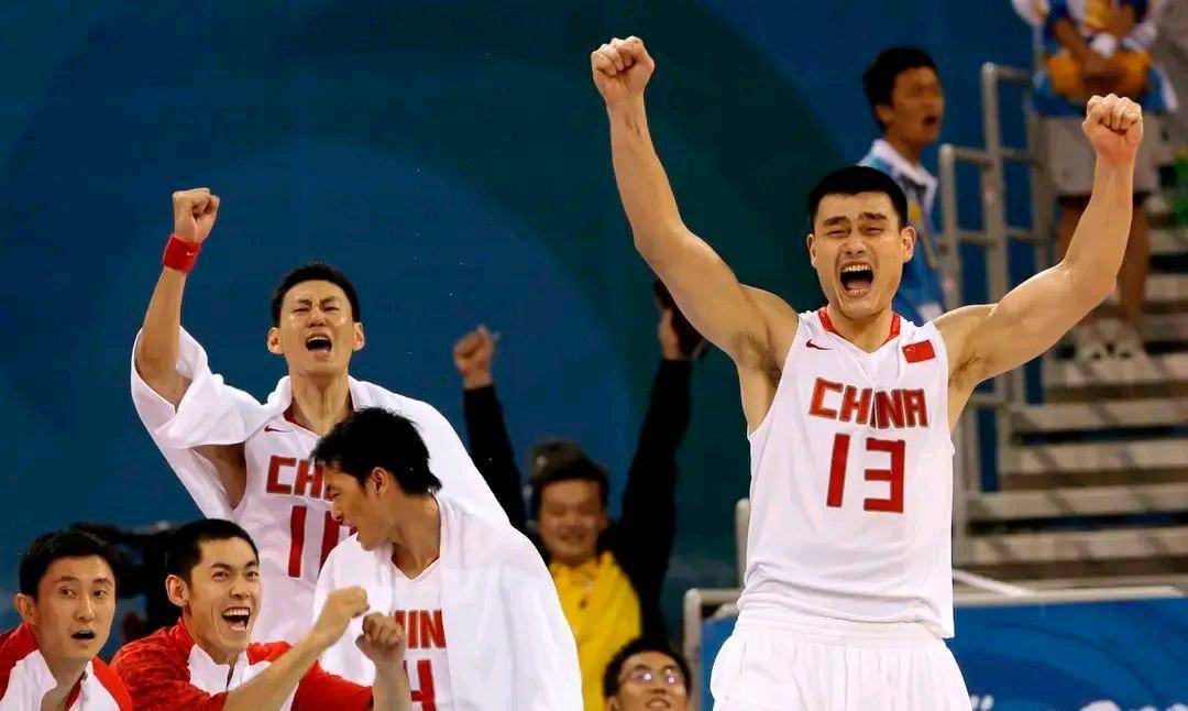 中国男篮为何会向国足看齐，水平越来越低，成绩越来越差？