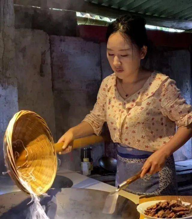 福建村妇:23岁离婚,25岁办厂,30岁破产,返乡后被央视点名表扬_沈丹