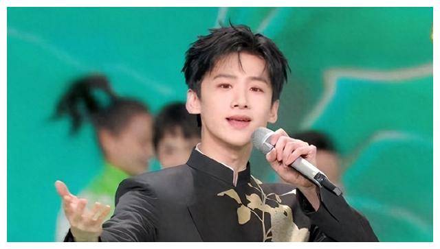 白敬亭学历真相惹争议,春山学事件再曝光,洗白再上热搜!