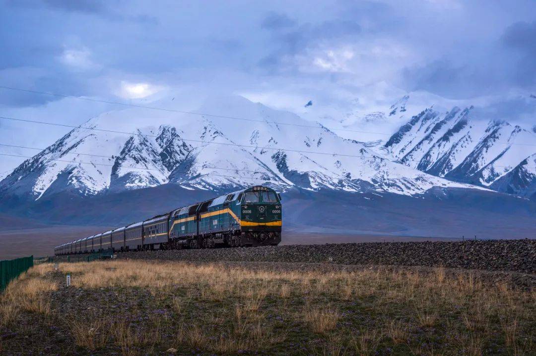 中国十条美丽的火车线路,适合春天出行~_西安—成都_穿越_拉萨