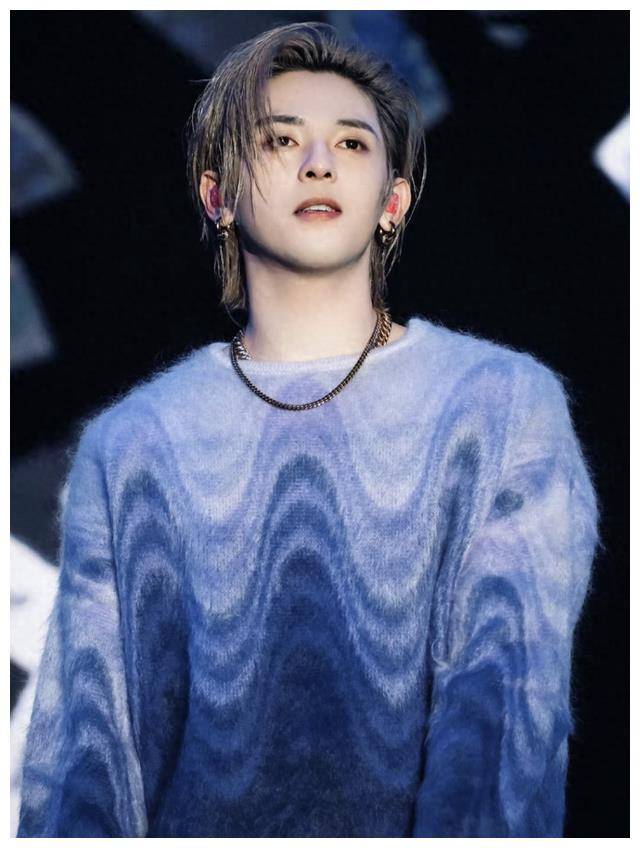 2012年,符龙飞和罗云熙组成双孖jl组合,一起跳过了著名的双人舞