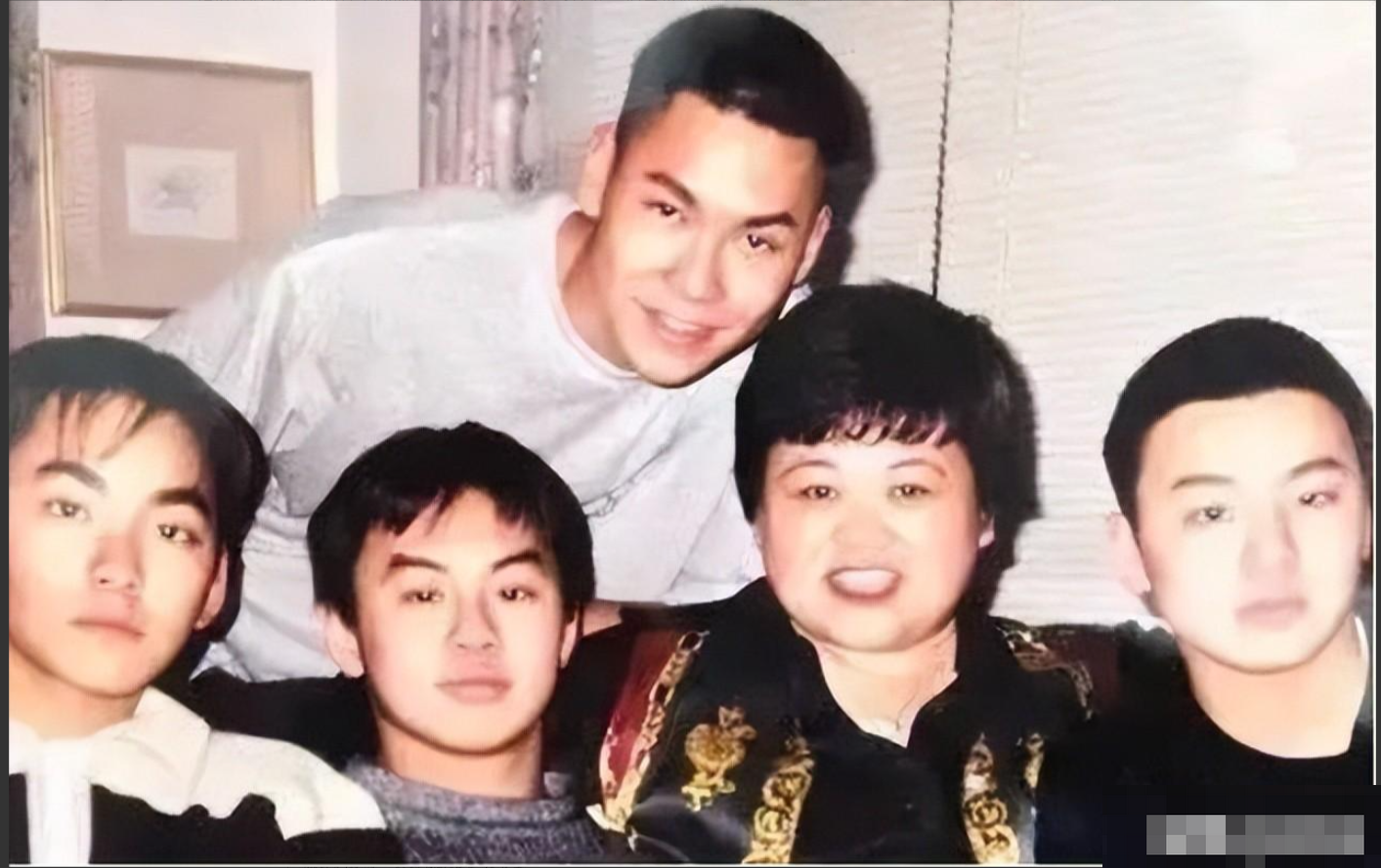 歌手的梦想就是有生之年多出几张专辑,然而宋岳庭好不容易有了一张