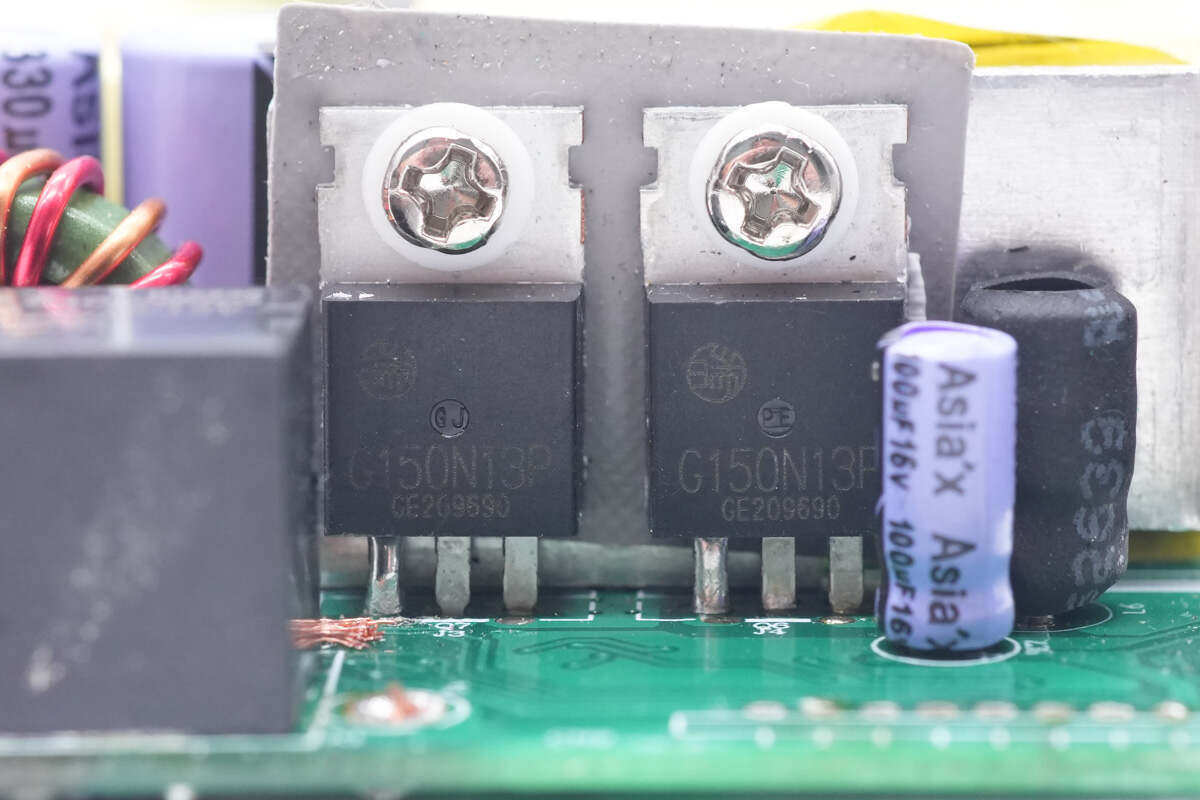 国内厂商推出一系列新国标电动自行车充电器拆解一款168w的看看