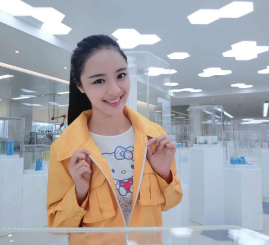 2016年成为徐佳莹"芒果经纪人"时,她的事业已经步入了高速发展的轨道.