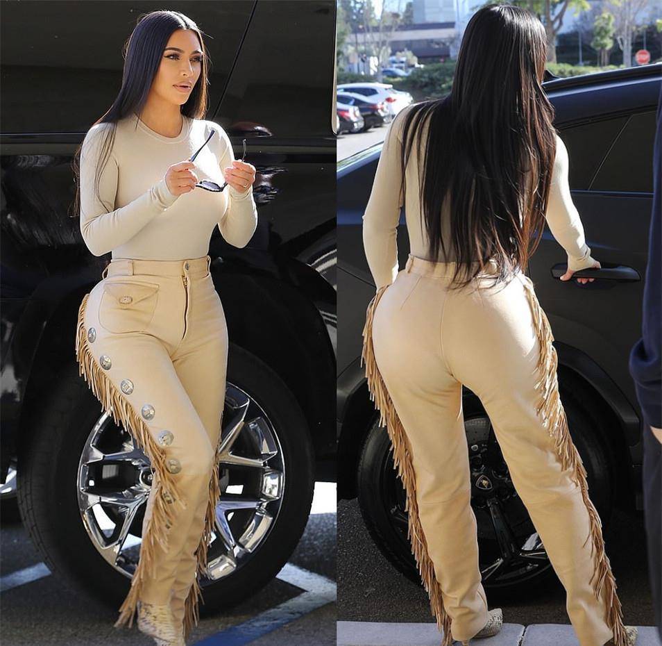 凯莉豹纹亲子装,拍照时无意暴露豪宅,厕所比一般房子都大_卡戴珊_身材