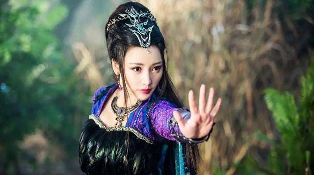 "宅男女神"柳岩:把"避孕套"掉落在舞台上,她的故事也不简单_张一一