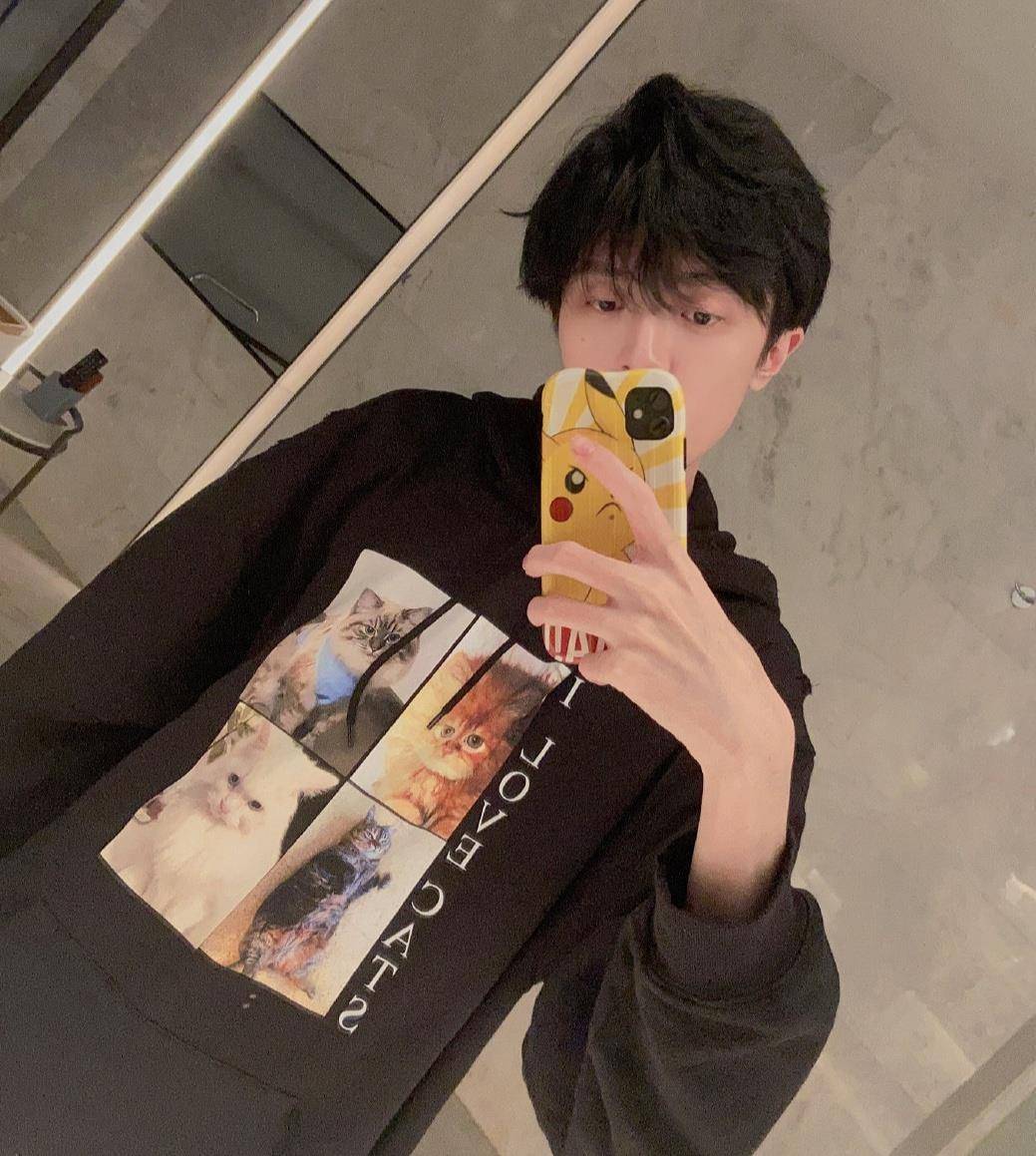 原创鞠婧祎深夜跟姜云升视频聊天彼此嘱咐明天见