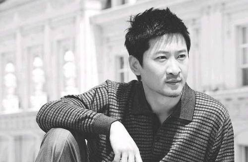 三件事把周杰逼的离开娱乐圈成亿万富翁,他的报复手段真解恨_大米
