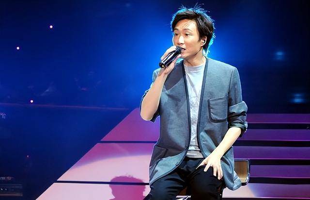 一场演唱会,暴露了郑中基的"乐坛实力",他给所有明