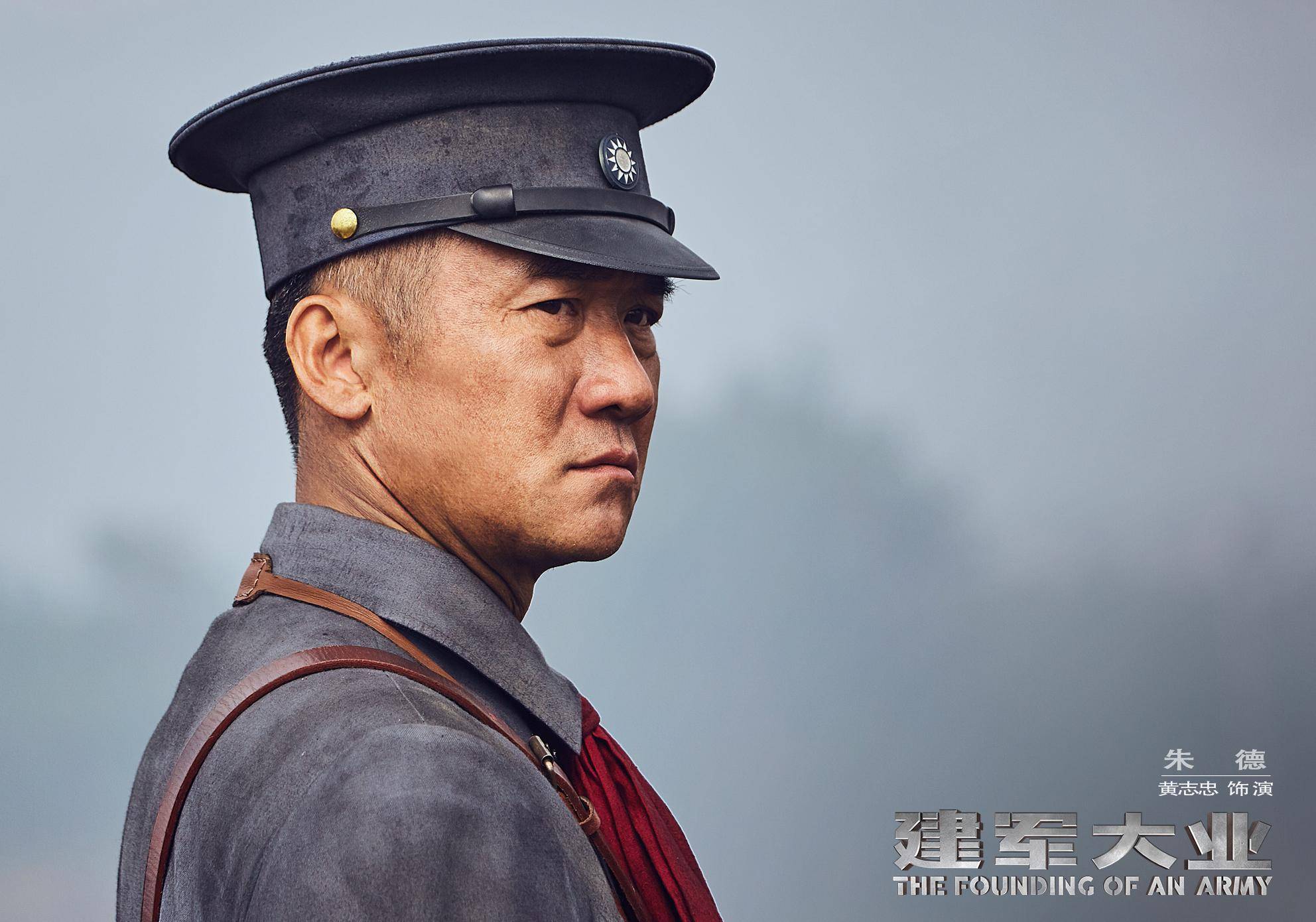 老戏骨黄志忠吴刚罕见聚会,临别时握手拥抱感情好,曾因长得像让观众分