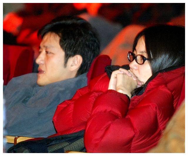 王菲谢霆锋旅途秀恩爱,破除分手传言,天王天后同游气场大开.