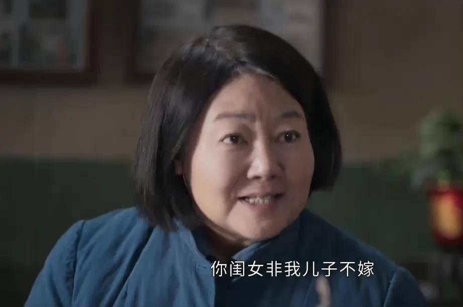 她知道儿子和史小娜不是一路人,这赵亚静帮儿子肯定对儿子有意思.