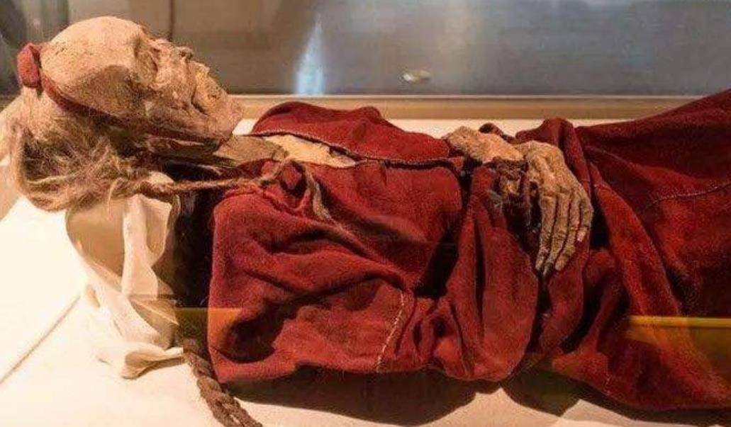 东北老农意外挖出合葬墓,女尸穿着前卫,引起专家好奇,纪录片_主人