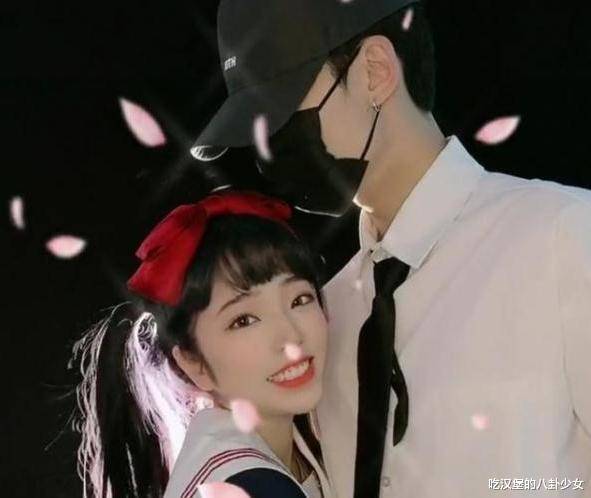 网红郝一点晒度假照,林锡数次露脸长相均不一样,网友质疑"霸总"角色被